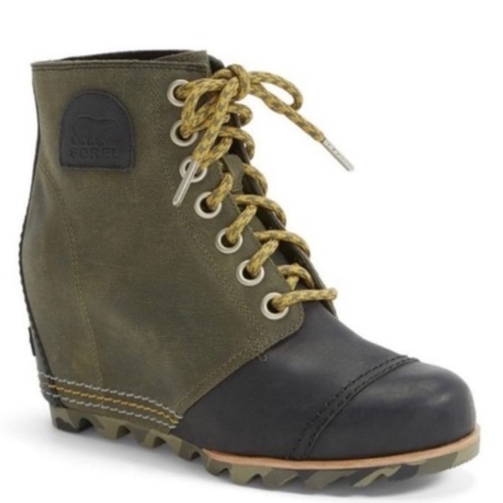 Sorel Women's Black and Green Lace-Up Wedge Boots